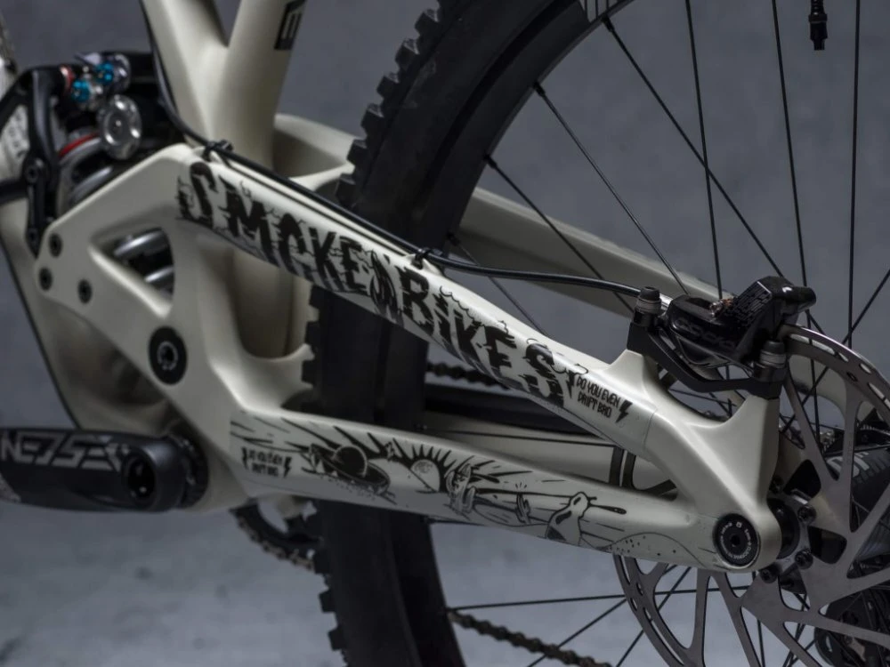 Dyedbro Fluor Black 2 Dyedbro Fluor Black - Image 2